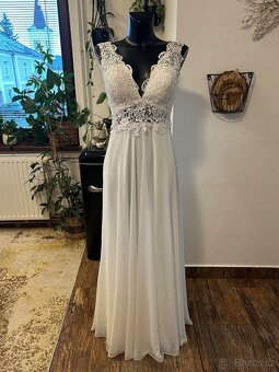Svatební šaty, víc druhů - 12