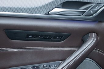 BMW Rad 5-M550i xDrive AT/8 - 12