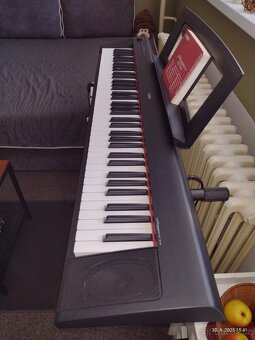 Yamaha NP-32 Midi keyboard 76 kláves ,stojan, padál sluchátk - 12