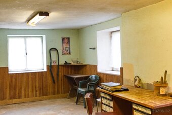 Patrový dům na vesnici-pozemek 1150 m2 - 12