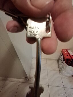skříňový trezor - 12