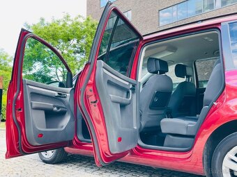 Volkswagen Touran 1.2TSI 7MÍST MANUÁL VÝHŘEV SERVISKA - 12