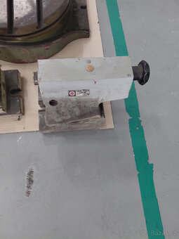 Dělička, otočný stůl - 12