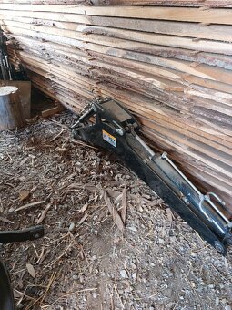 Nový multifunkční pásový traktor - 12