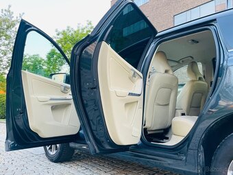 Volvo XC60 2.4D5 4x4 MANUÁL FACELIFT KŮŽE NAVI SENZORY - 12