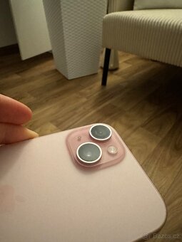 iPhone 15 růžový 128gb - 12