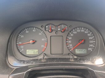 Volkswagen Golf IV 1.6 - 12