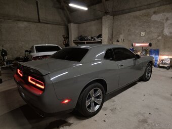 Dodge Challenger - 12