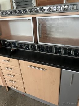 Kuchyn se všemi spotřebiči - 12