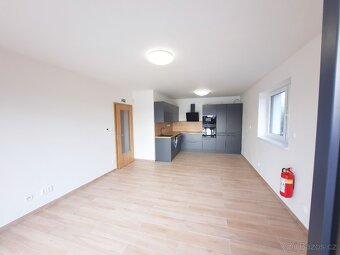 pronájem novostavby autoservisu s bytem a pozemkem 903 m2 - 12