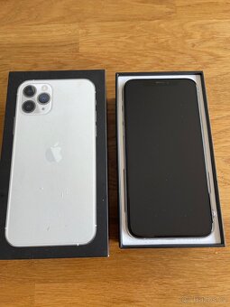Prodám iPhone 11 Pro 64GB bílý/silver - 12