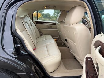 2011 Lincoln Town Car Signature Limited - 12
