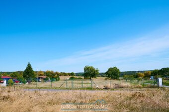 Stavební pozemek 1168 m2 u Příbrami krásný výhled, sítě na h - 12