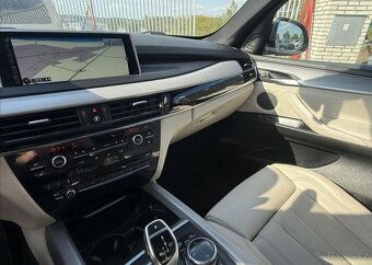 BMW X5 3,0 xDrive30d M-PAKET 7MÍST TZ nafta automat 190 kw - 12