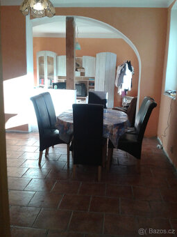 Rodinný dům s prodejnou potravin v centru obce - 12