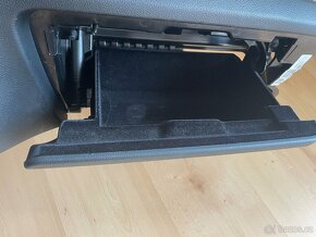 Kastlík u spolujezdce BMW 1 (e87) - 12