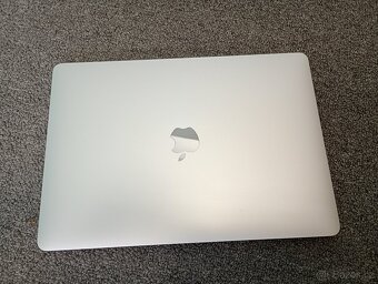 MacBook PRO 13 palců Apple M1 chip 8 GB RAM 256 ssd 120cykl - 12