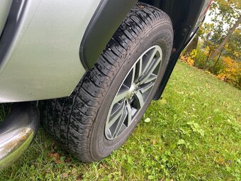 Prodám Toyota Hilux 2,4 Executive - 12