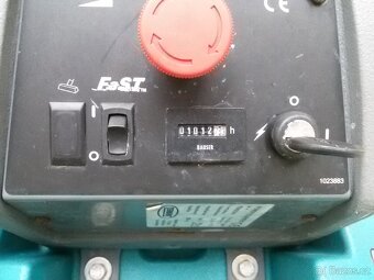 Podlahový mycí stroj Tennant T5 Disk 80 s vlastním pojezdem - 12