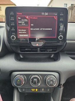 Toyota Yaris, 1.5 najeto 10 000km - 12