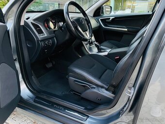 Volvo XC60 2.4D 4x4 5VÁLEC 140KW AUT 1.MAJITEL LED SERVISKA - 12