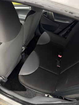 Peugeot 107, 1.0 , rok 2006 - 12