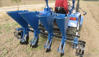 Sazeč česneku 3řádkový pro malotraktor - 12