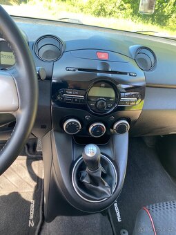 Mazda 2, 2012, 127 000 najeto, klima. vyhřívané sedačky - 12
