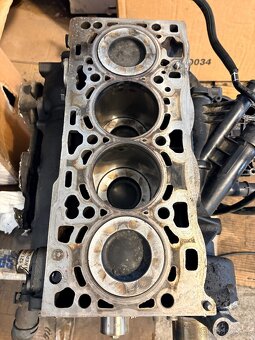 Motor VW T6 CXE Bi-Tdi 150kw poškozený ve válci - 12
