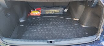 LEXUS IS300h LUXURY - 12