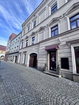Pronájem výjimečného bytu 2kk v historickém centru města Chr - 12