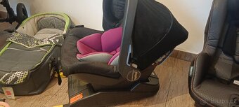 Set dvou autosedaček od narození až do 18kg cca 4-5let - 12