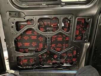 Ford Tourneo Custom - 12