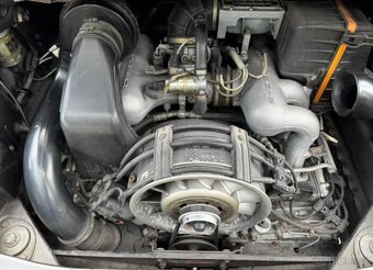 Porsche 911 Carrera 3.2 Coupé G50 – klasika s rodokmenem - 12