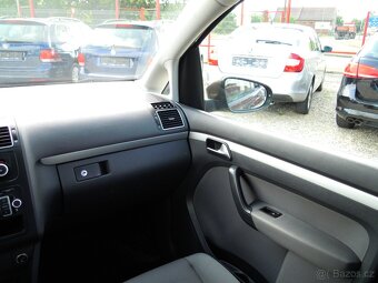 Volkswagen Touran 1.6TDi 7 MÍST-SERVIS-VSTŘIKY - 12