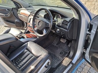 Mercedes-Benz R500 (W251) – 5.0 V8 | 6 míst - 12