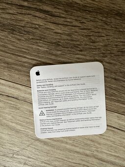 Apple AirPods 4 (bez ANC) - 12