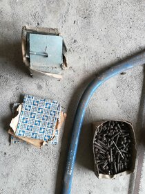 PRACOVNÍ NÁŘADÍ + NÝTY, HASÁK PRODANY  - 12