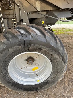 Prodám sklízecí mlatičku Massey Ferguson 7382 Centora - 12