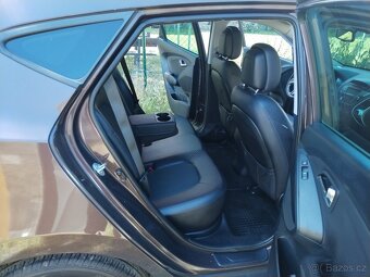 Hyundai ix35 2.0CRDi 4x4-Koup.ČR,CEBIE, SERVISKA, PO SERVISU - 12