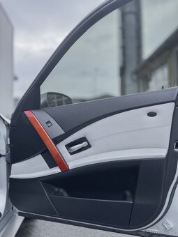 BMW E60 M5 V10 INDIVIDUAL - 12