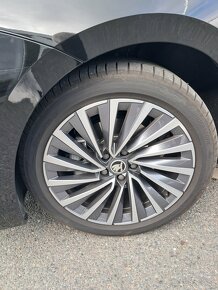 Nová Škoda Superb IV Laurin & Klement 2,0 TDI 110 kW 7-stup - 12