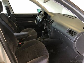 VOLKSWAGEN BORA 1.6i - 12