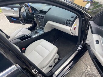Mercedes-Benz C220 CDI Avantgarde Automat rok 2010 251.000km - 12