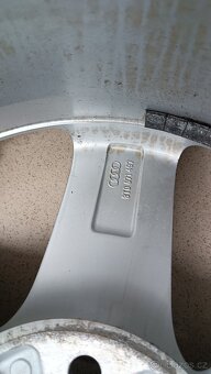 225/50/17 zimní Audi - 12