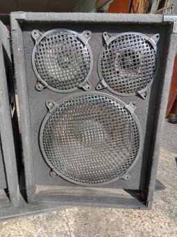 Reprosoustava ze zesilovačem - 12