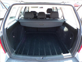 Volkswagen Golf 1,6 16V-HNED ODJÍŽDÍTE - 12