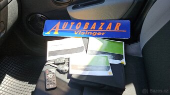 RENAULT CLIO 1.2 16V Authentique - 12