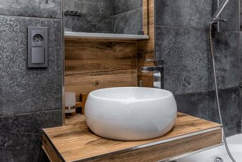 Prodej luxusního bytu 2kk (2+1) po kompletní rekonstrukci, v - 12