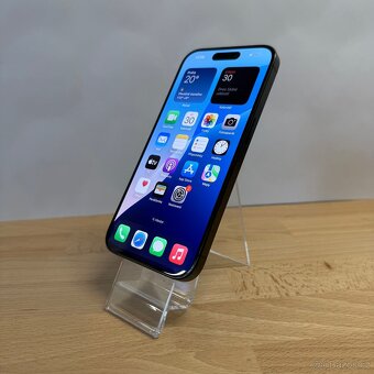 iPhone 15 Pro 256GB, černý, eSIM (12 měsíců záruka) - 12